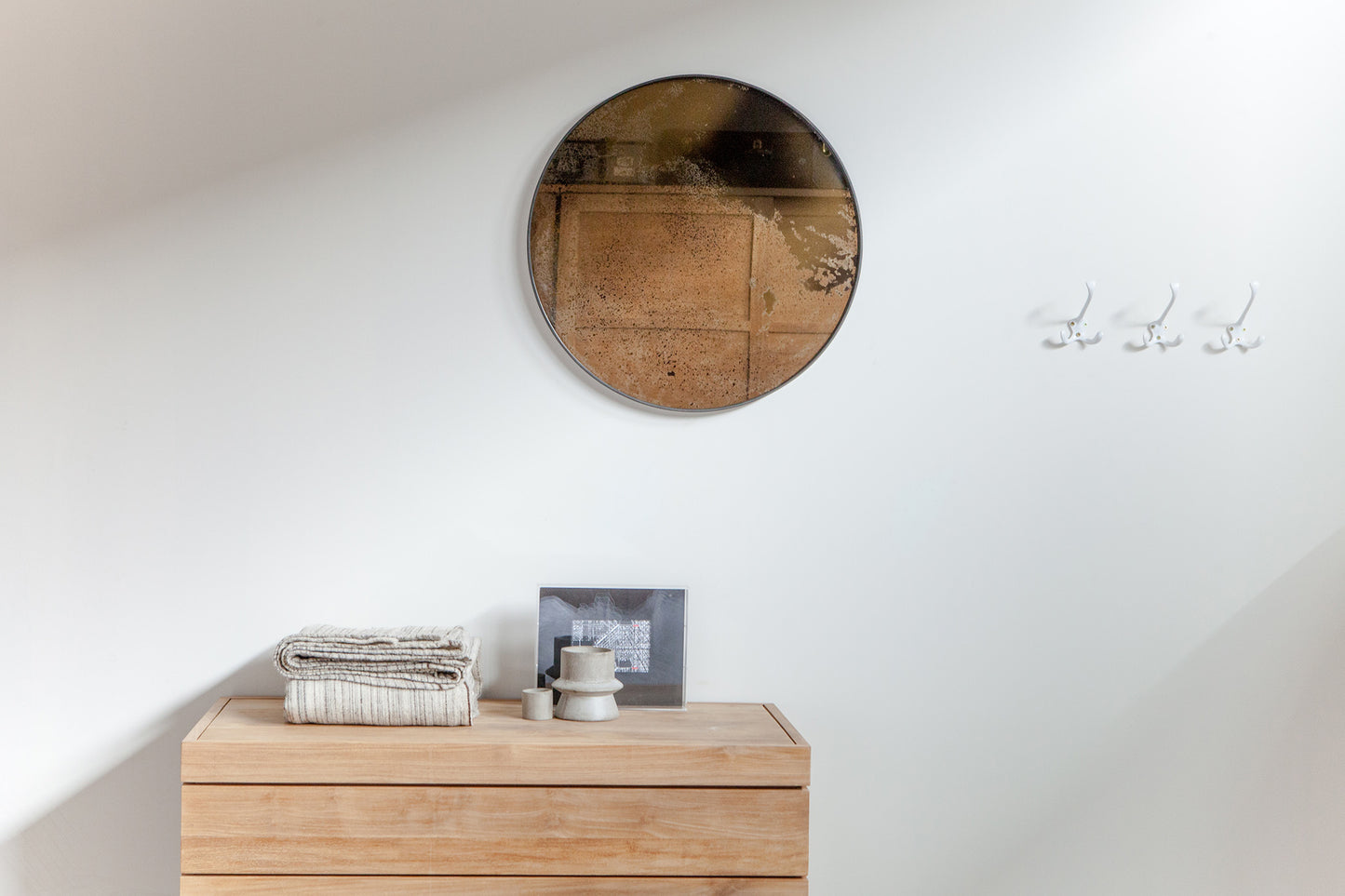 Bronze wall mirror round