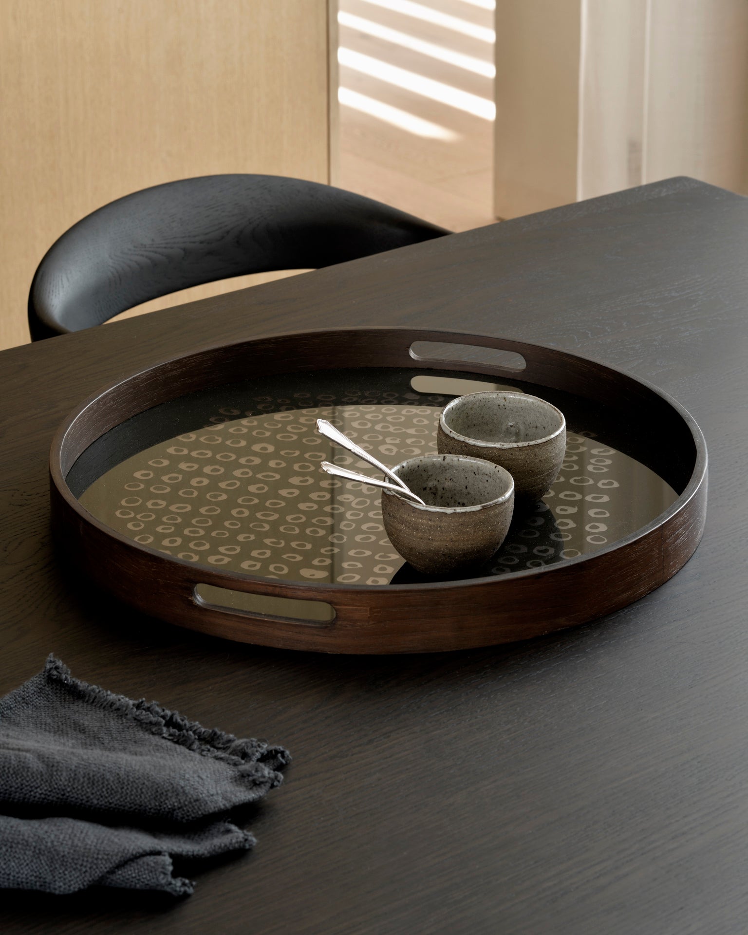 Round trays