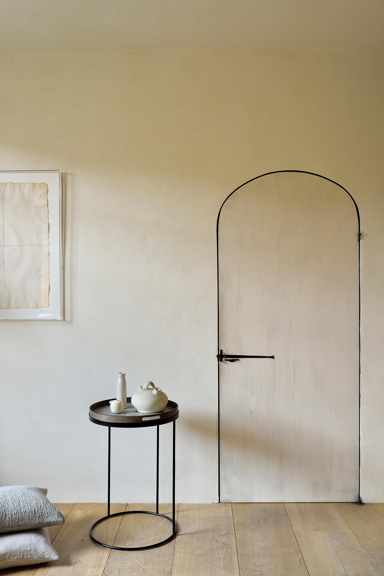 Round tray side table (tray not included)