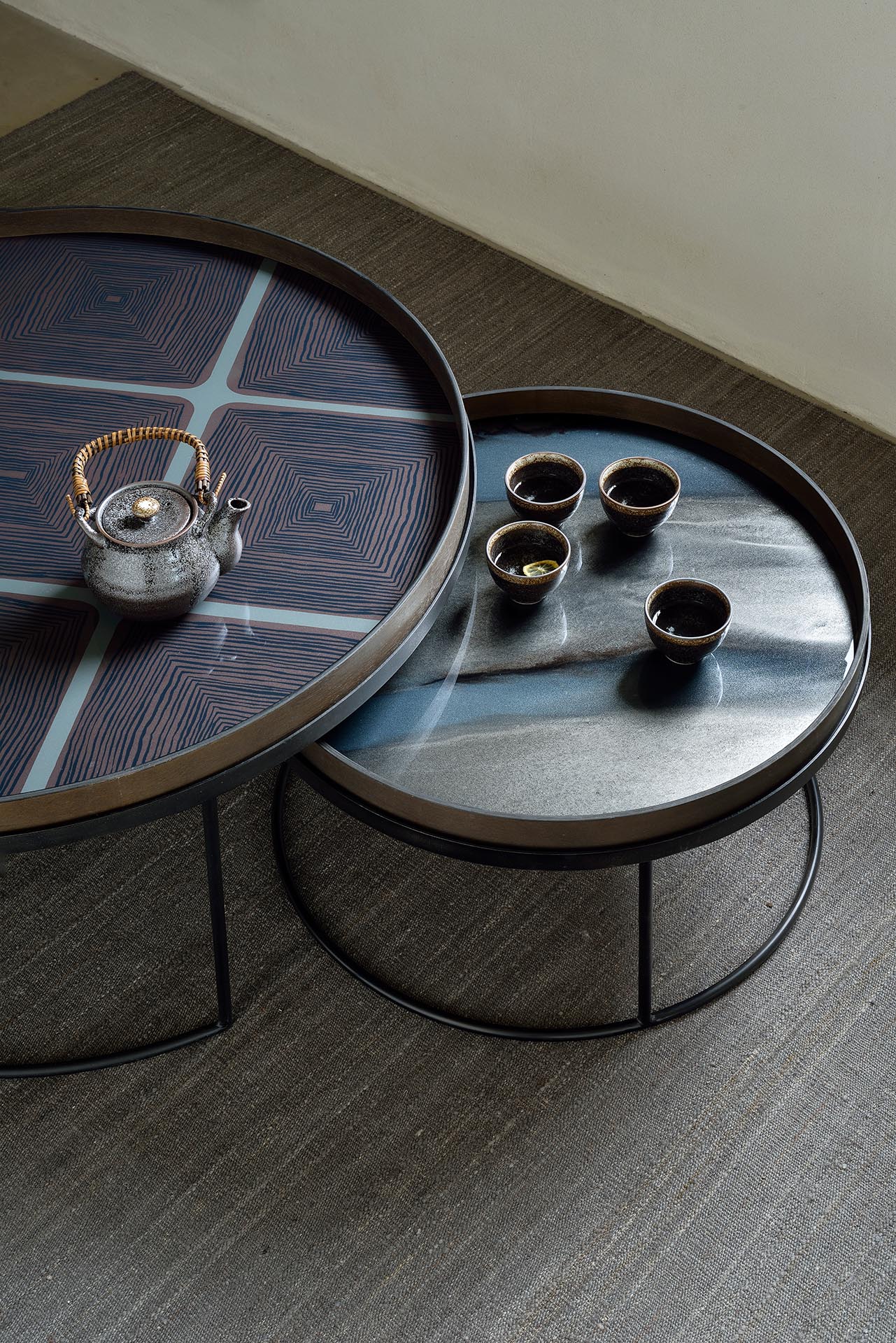 Round tray coffee table set (trays not included)