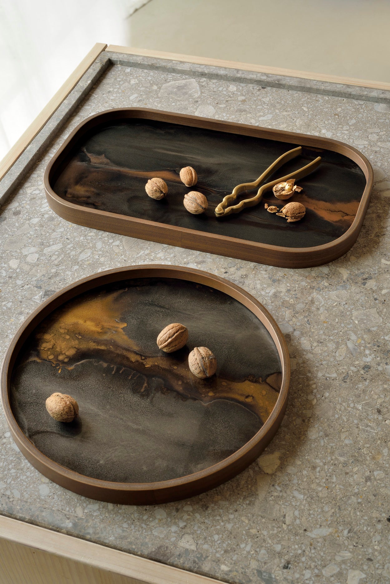 Bronze Organic glass valet tray - round