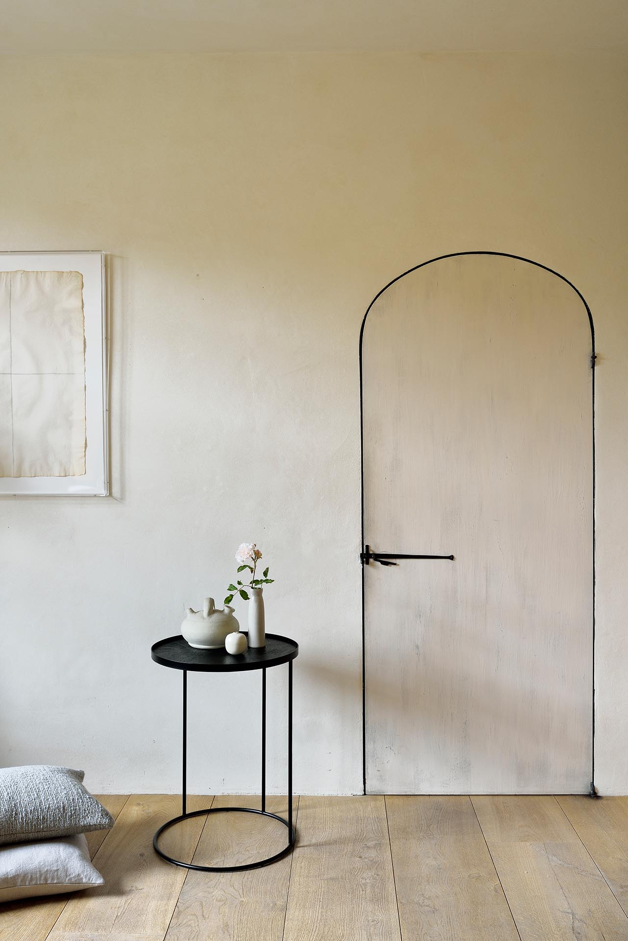 Round tray side table (tray not included)