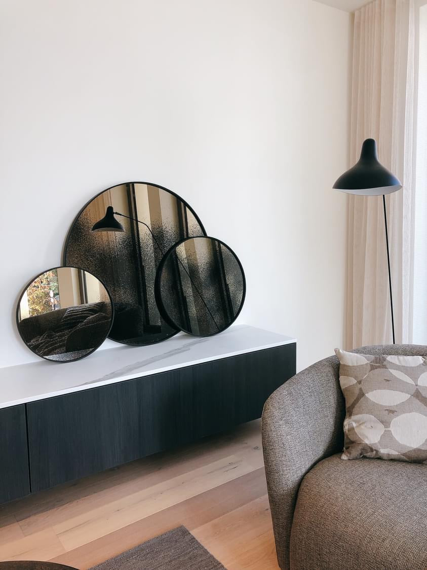 Bronze wall mirror round